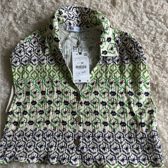 NWT - Zara cropped printed green/multi-colored shirt - size L - Picture 2 of 4